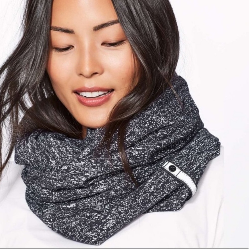 Lululemon Vinyasa Scarf